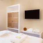 Lithos Luxury Pool