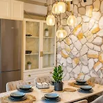 Lithos Luxury Pool Villa *