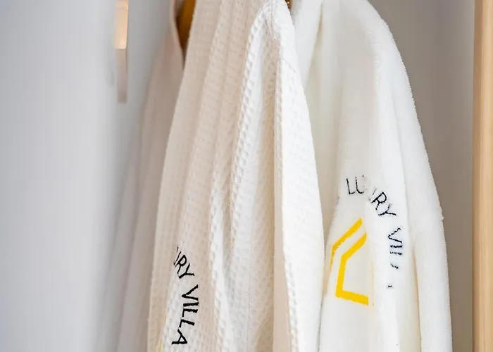 Lithos Luxury Pool *