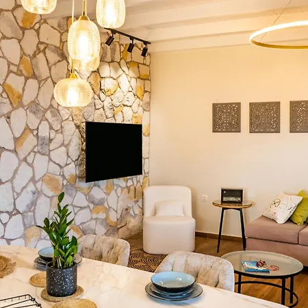 Lithos Luxury Pool Vilă