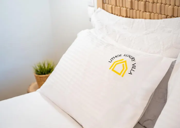 Lithos Luxury Pool Villa *