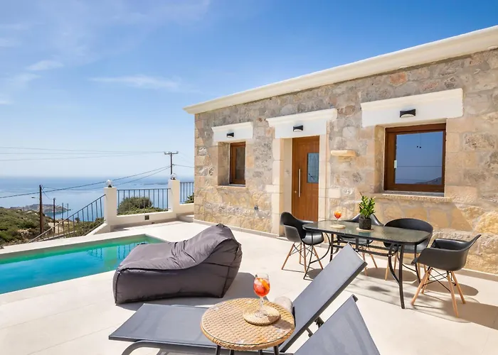 Lithos Luxury Pool *