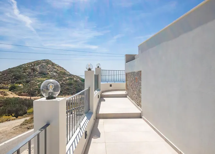 Lithos Luxury Pool Villa *